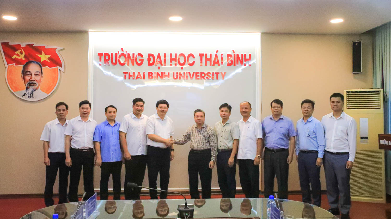 Trường Đại học Hồng Đức thăm và làm việc tại Trường Đại học Thái Bình